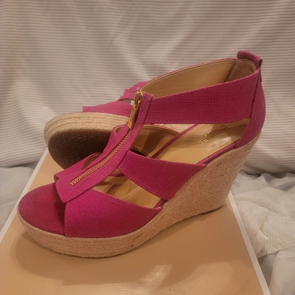 New Michael Kors  fuschia heel sandal size 8m - Picture 1 of 4